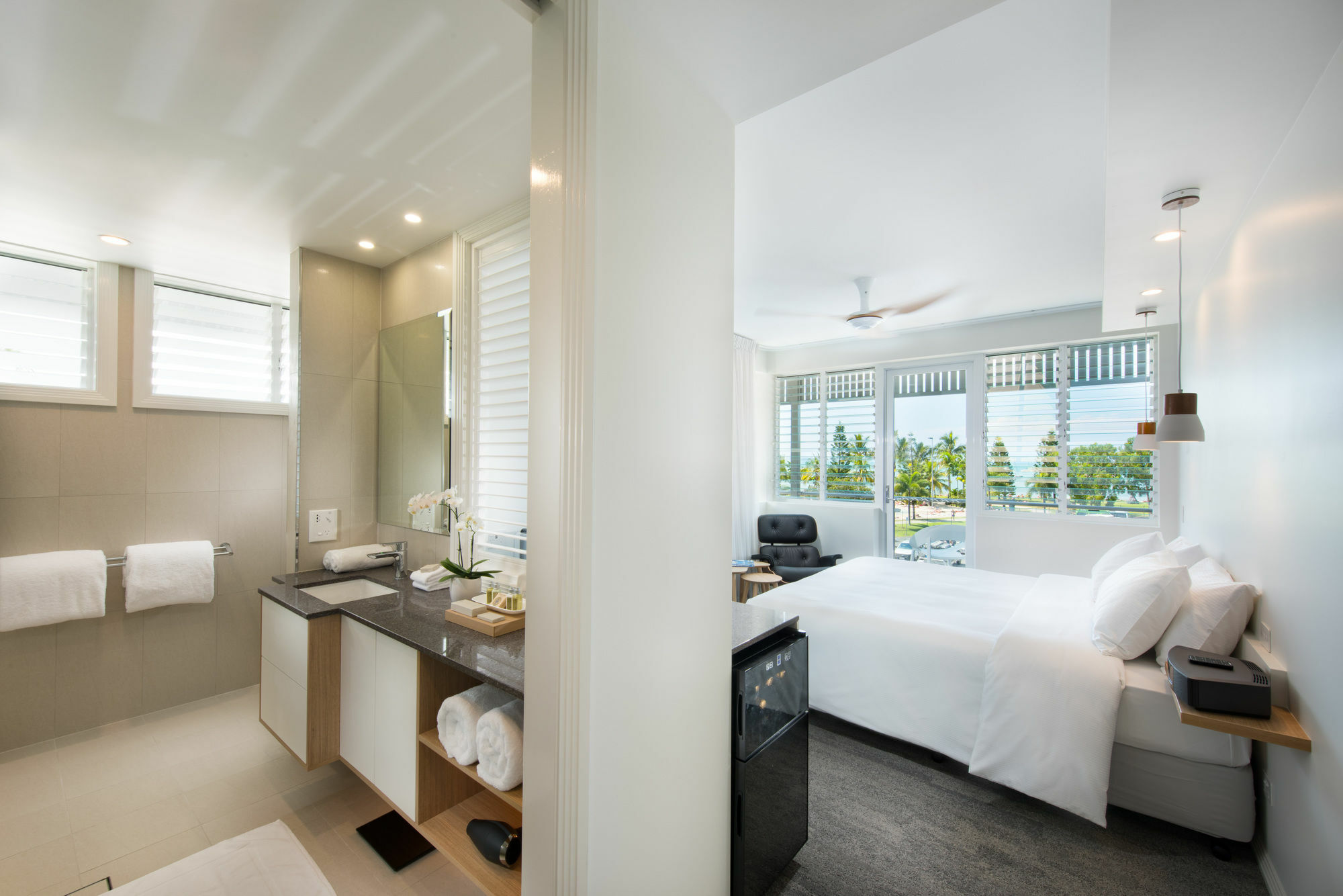 Heart Hotel And Gallery Whitsundays Airlie Beach Exterior photo